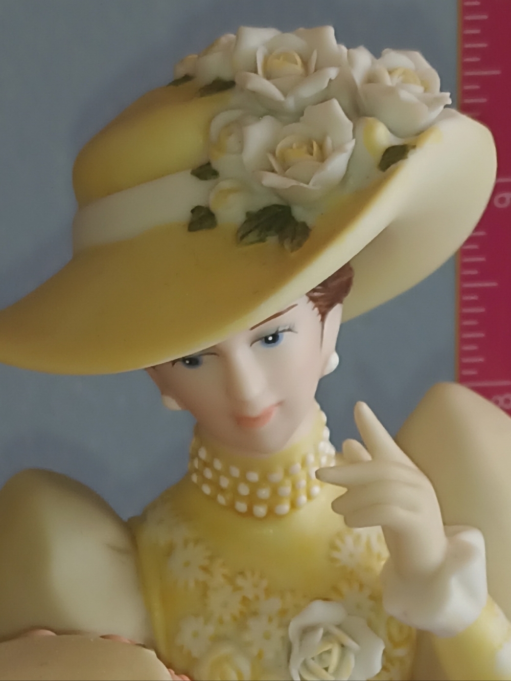 𝑨𝑽𝑶𝑵 𝟐𝟎𝟎𝟓 𝑴𝒓𝒔.𝑨𝒍𝒃𝒆𝒆 𝑫𝒓𝒆𝒔𝒔𝒊𝒏𝒈 𝒇𝒐𝒓 𝑺𝒖𝒄𝒄𝒆𝒔𝒔 - Picture 8 of 16